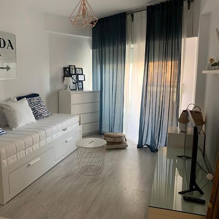Acogedor Estudio En Primera Linea De Playa Benalmadena Luaran gambar
